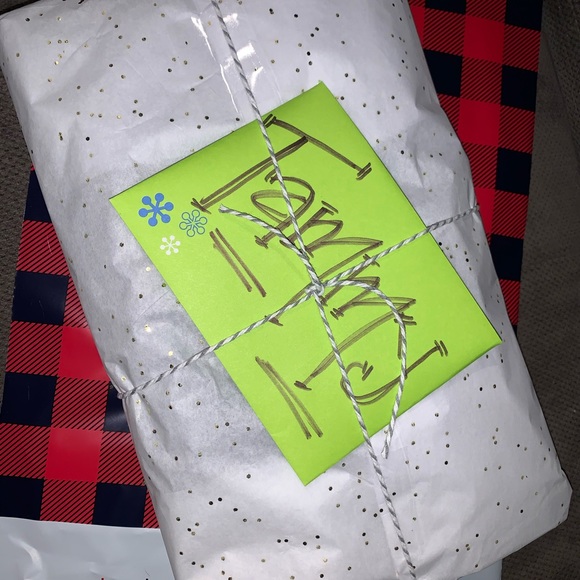 Meet your Poshmark Ambassador! - Picture 4 of 7